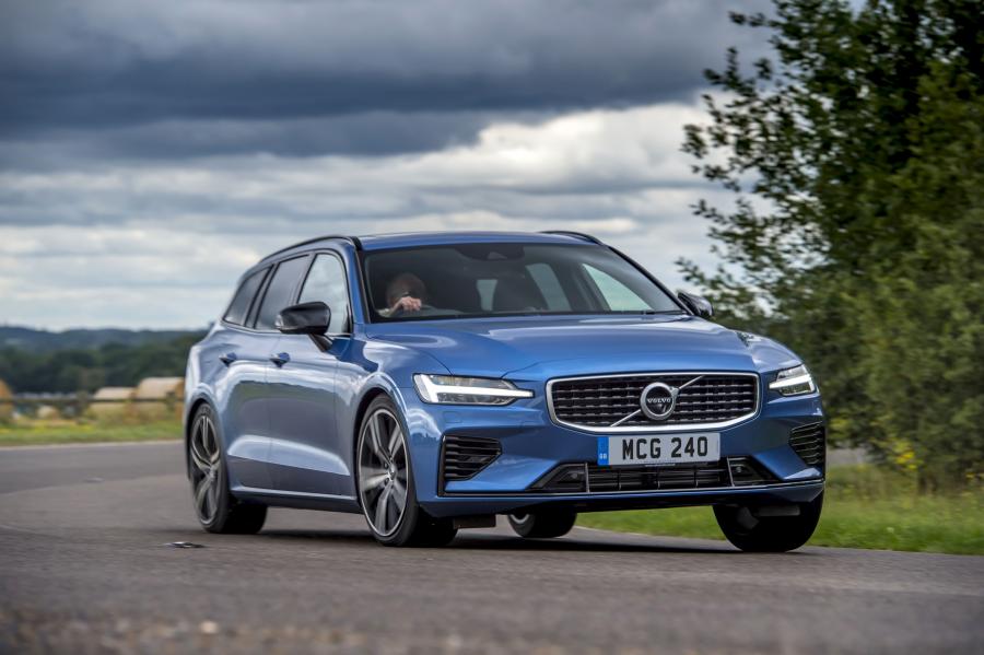  Volvo V60 T8 R-Design 2019 года  (UK) (фото 32 из 32)